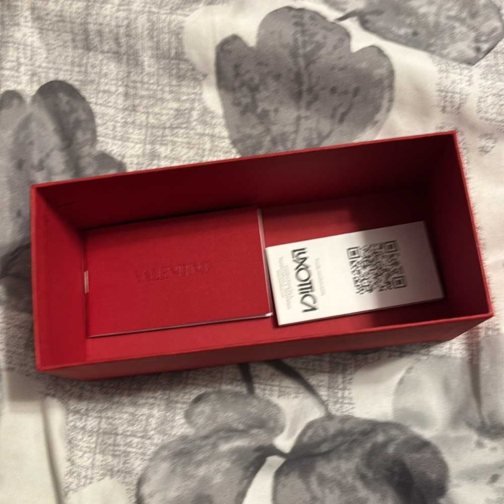 Valentino Red Box - Picture 2 of 4
